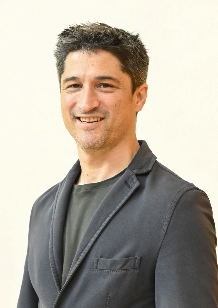 Dr. Oliver Marín Peña